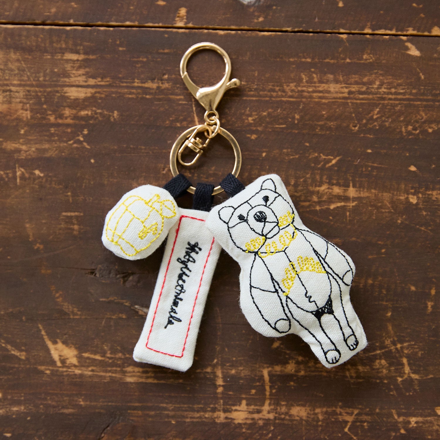 cocca(コッカ) ｜生地通販｜【＋HAyU】ふんわり刺繍3連チャーム