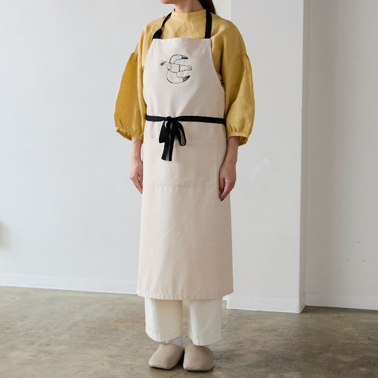 【＋HAyU fabric】-kitchen fabrics- コットンリネン刺繍エプロン