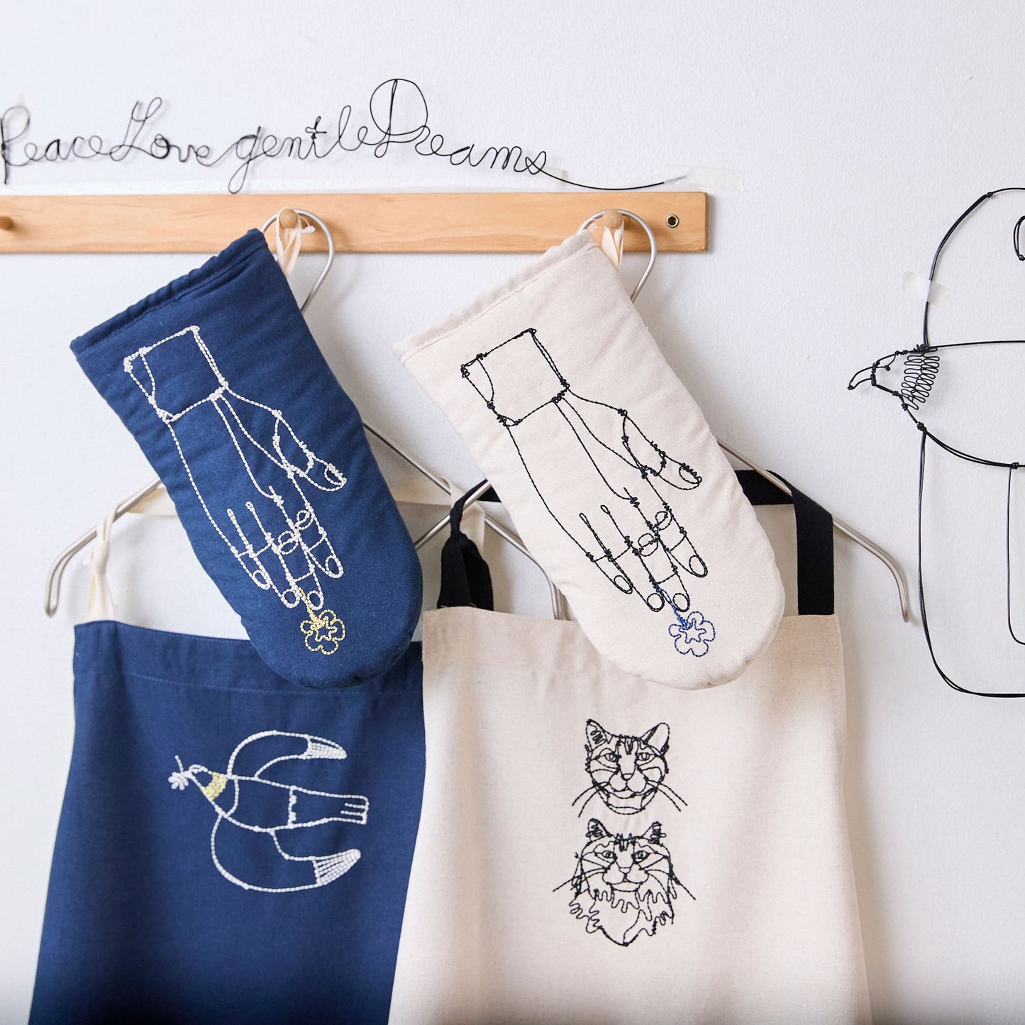 【＋HAyU fabric】-kitchen fabrics- コットンリネン刺繍ミトン
