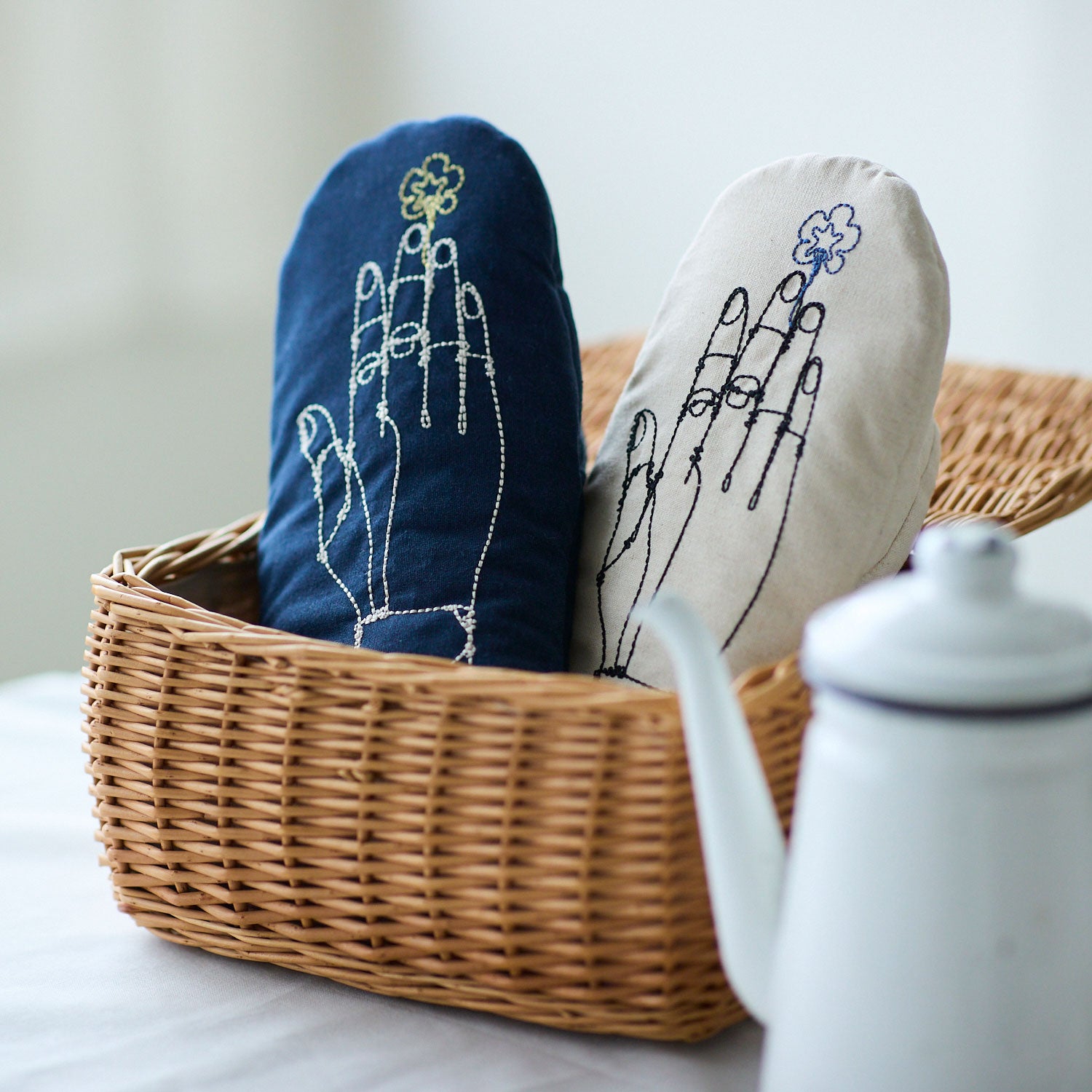【＋HAyU fabric】-kitchen fabrics- コットンリネン刺繍ミトン