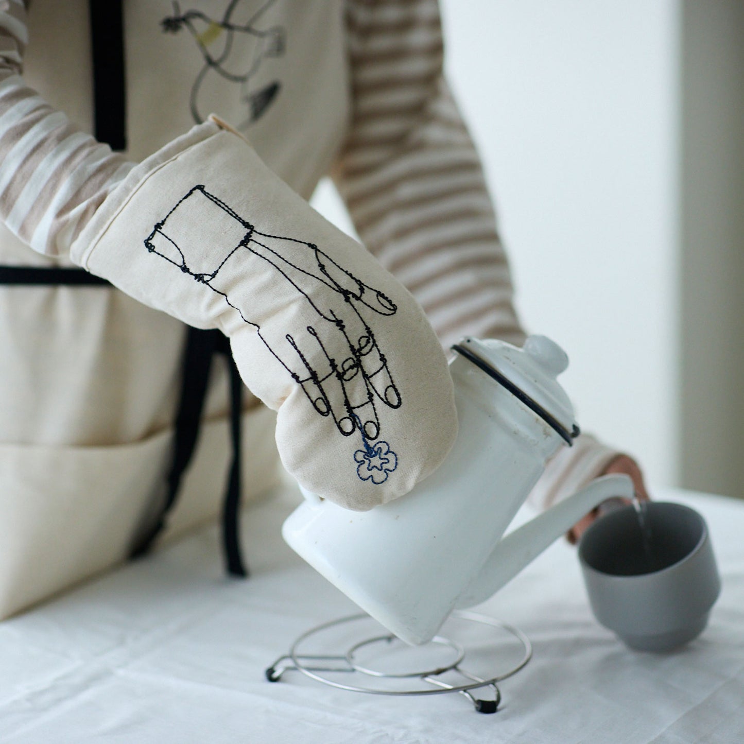 【＋HAyU fabric】-kitchen fabrics- コットンリネン刺繍ミトン