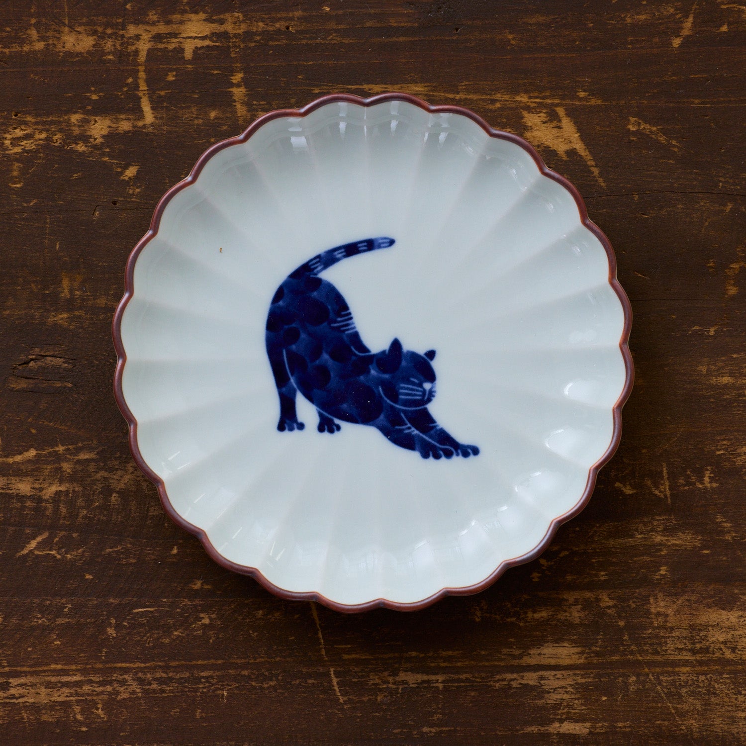 cocca(コッカ) ｜生地通販｜【波佐見焼】呉須猫 菊割皿 10cm