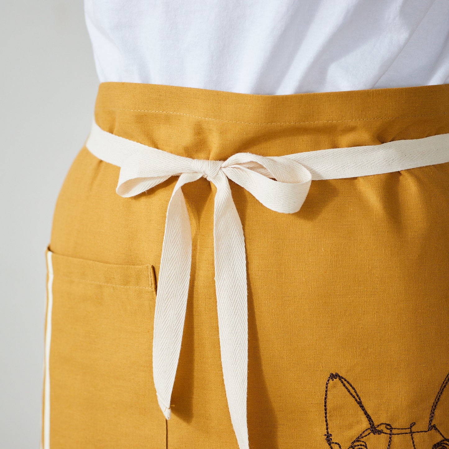 ＋HAyU fabric -kitchen fabrics- コットンリネン刺繍ショートエプロン