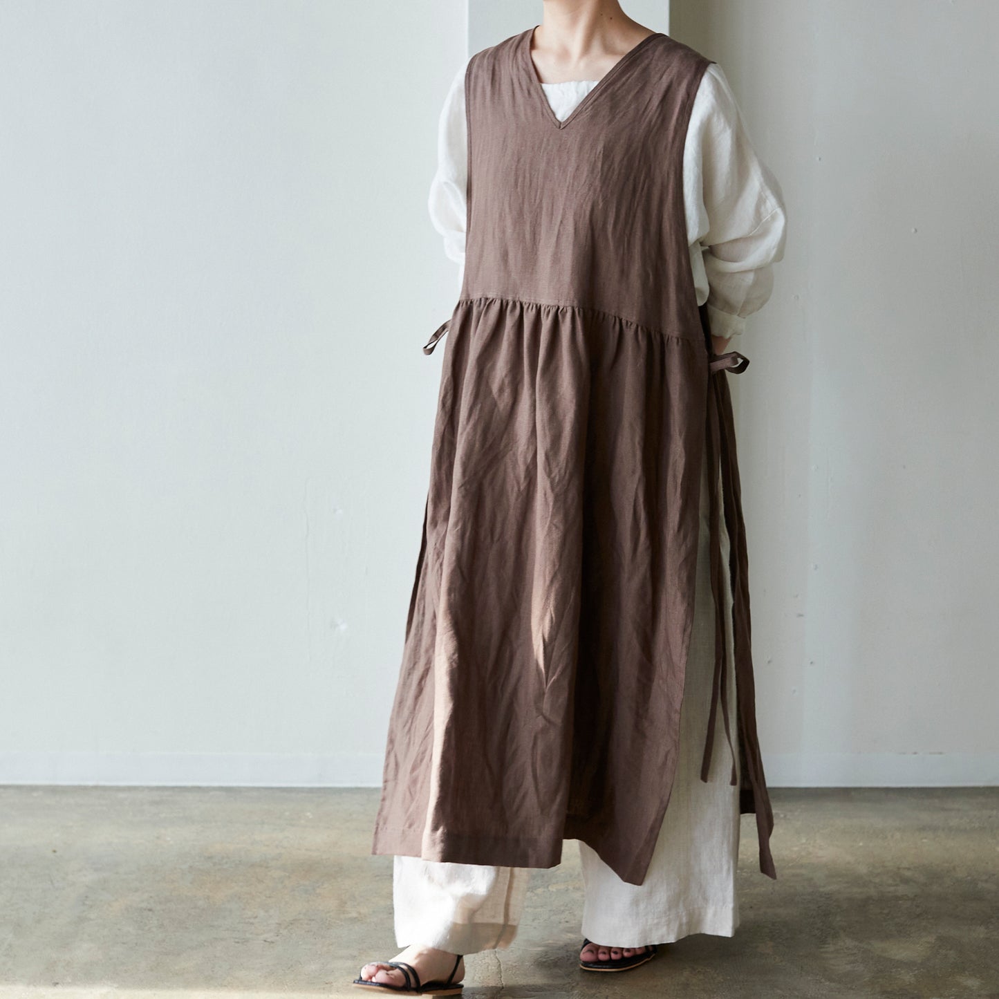 【cocca for】 日に日になじむ、リネンエプロンワンピース