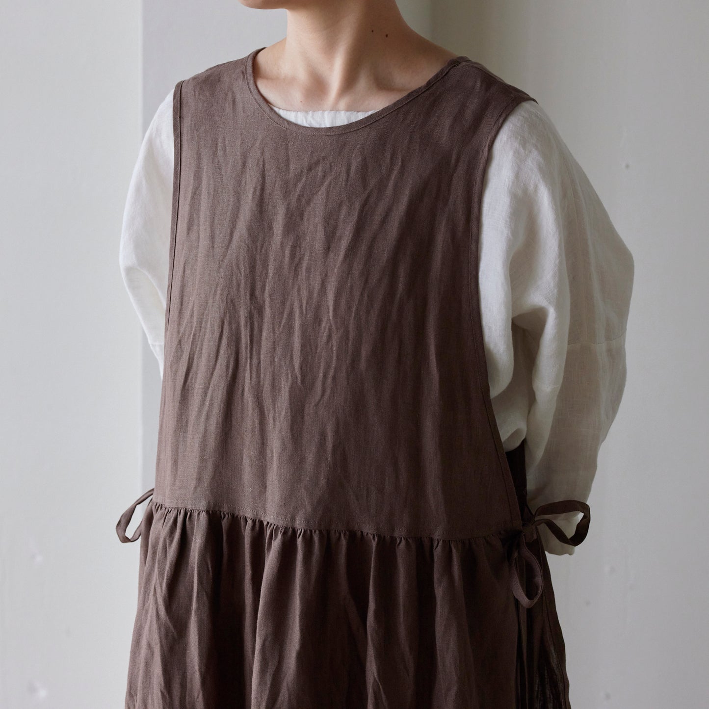 【cocca for】 日に日になじむ、リネンエプロンワンピース