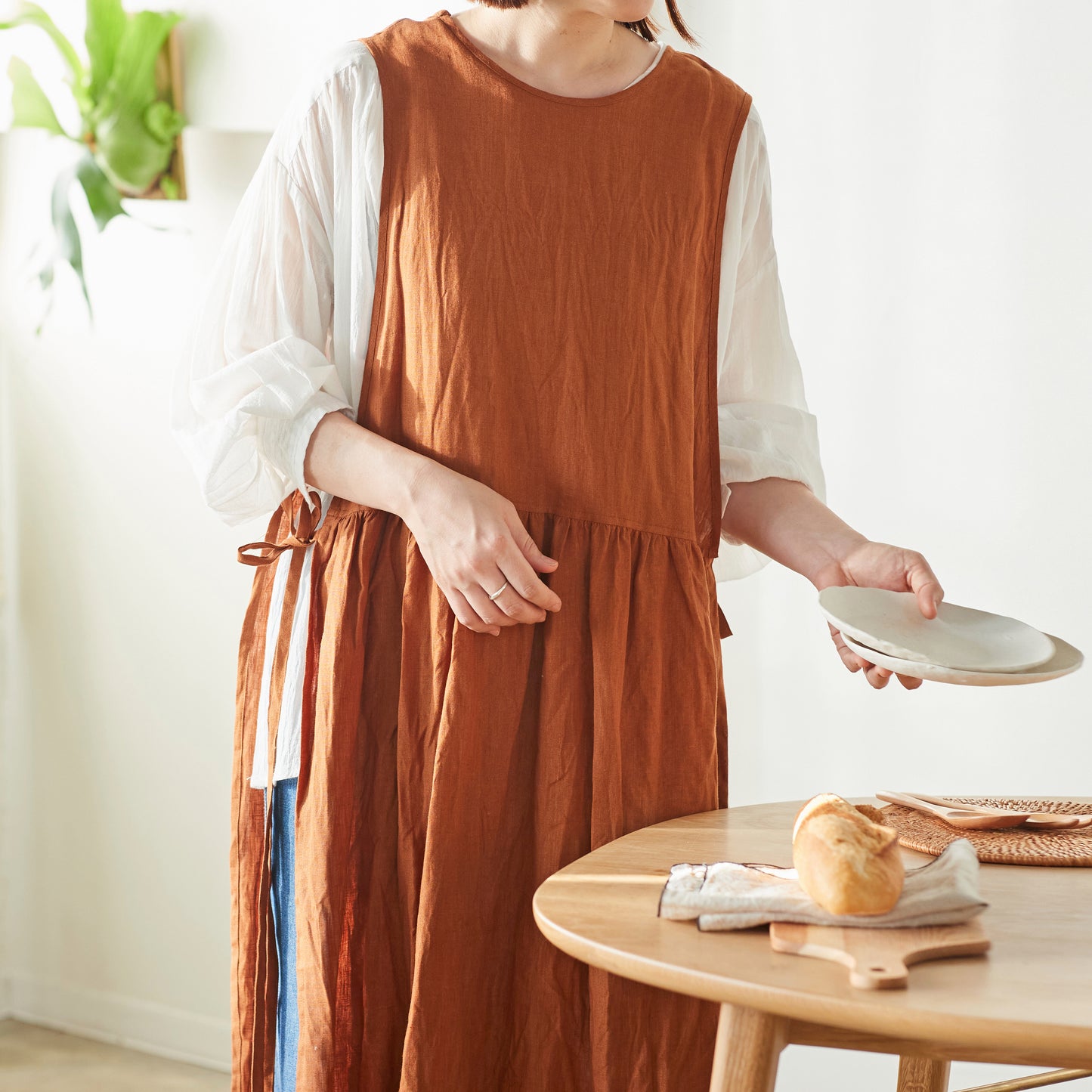 【cocca for】 日に日になじむ、リネンエプロンワンピース
