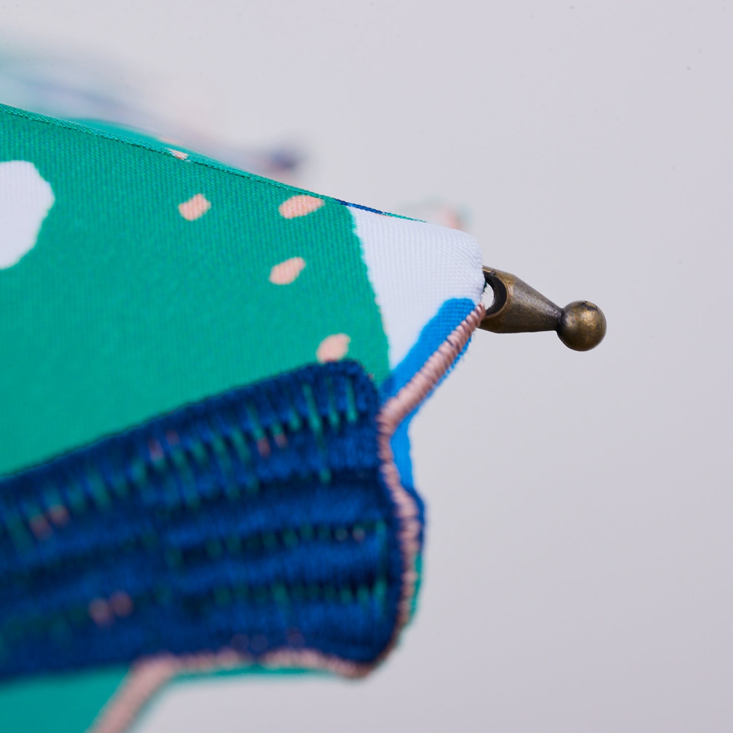 【SALE】【晴雨兼用】coccaの日傘雨傘 Kumo ‐雲- 刺繍(ショート)